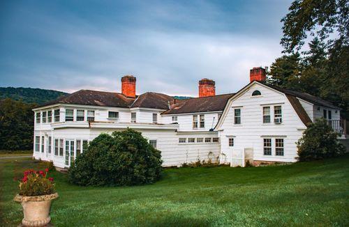 Rear exterior view of Blackberry River Inn